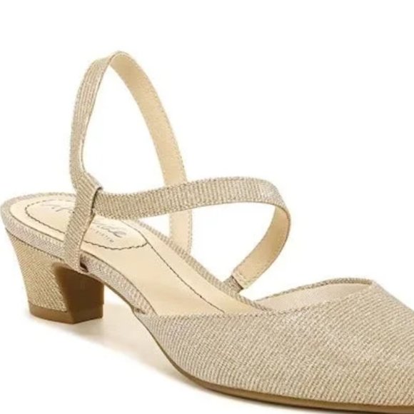 LifeStride Minimalist Women's Wide Width Dress Pumps - Picture 2 of 10